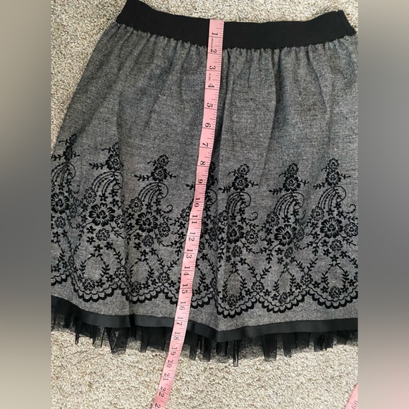 Accepting offers- Elegant Black and Gray Women's Skirt - Picture 5 of 5